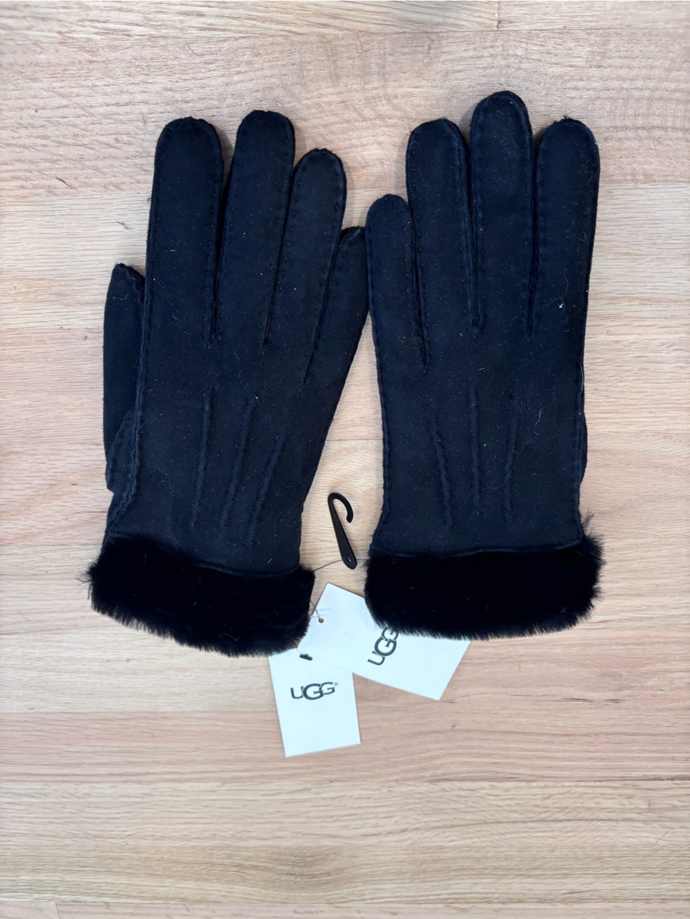 UGG genuine shearling & suede winter gloves in black size M NWT